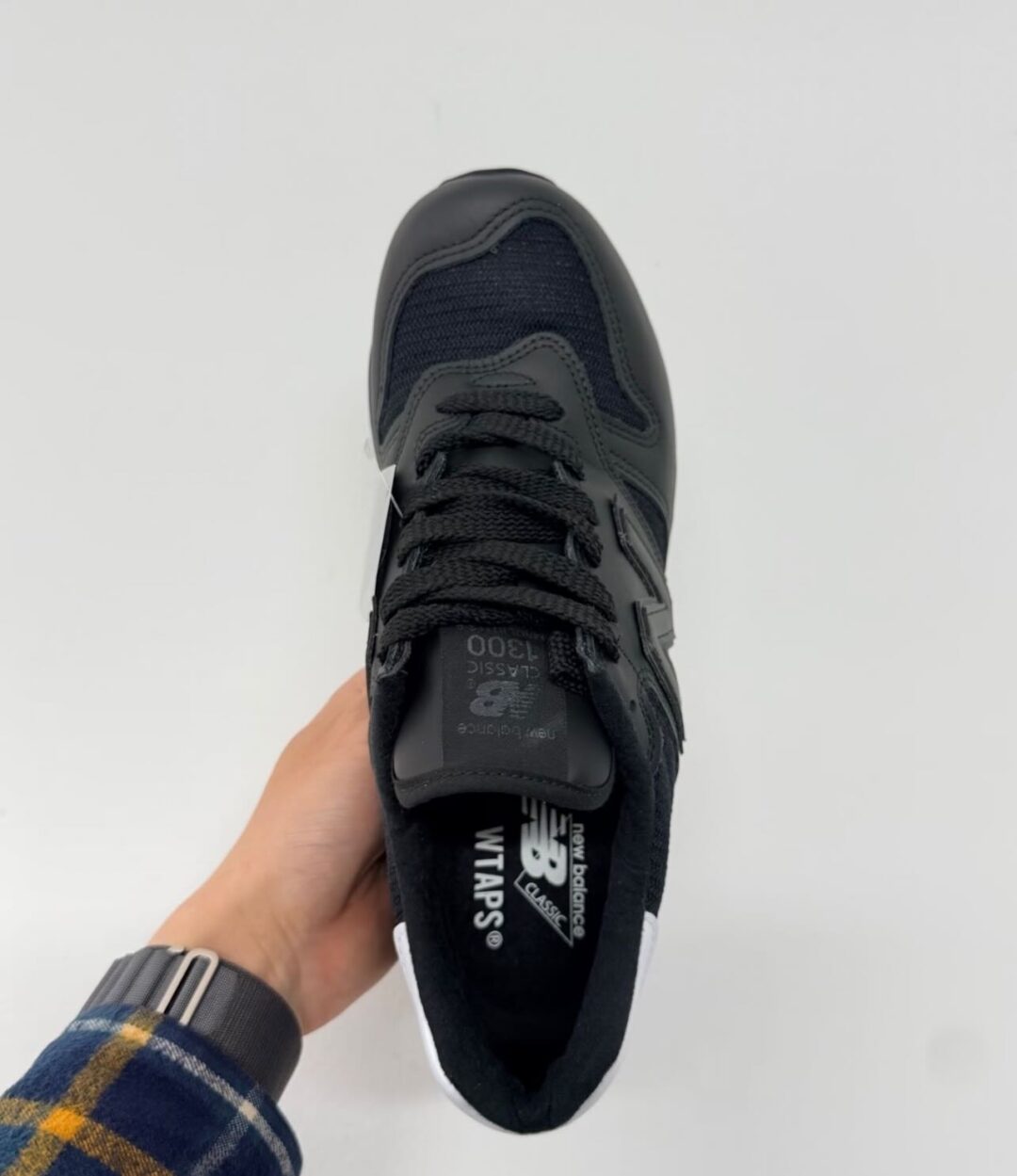【2026年 2/20 発売予定】WTAPS × New Balance U1300 WT “Black/White” Made in USA (ダブルタップス ニューバランス) [U1300WT]
