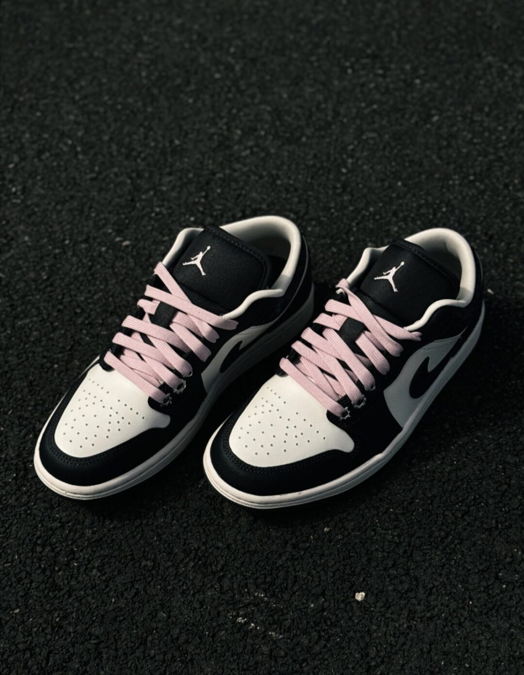 【2026年 4/11 発売】NIKE AIR JORDAN 1 LOW SE “Anthracite/Iced Carmine” (ナイキ エア ジョーダン 1 ロー “アンスラサイト/アイズドカーマイン”) [II0595-001]