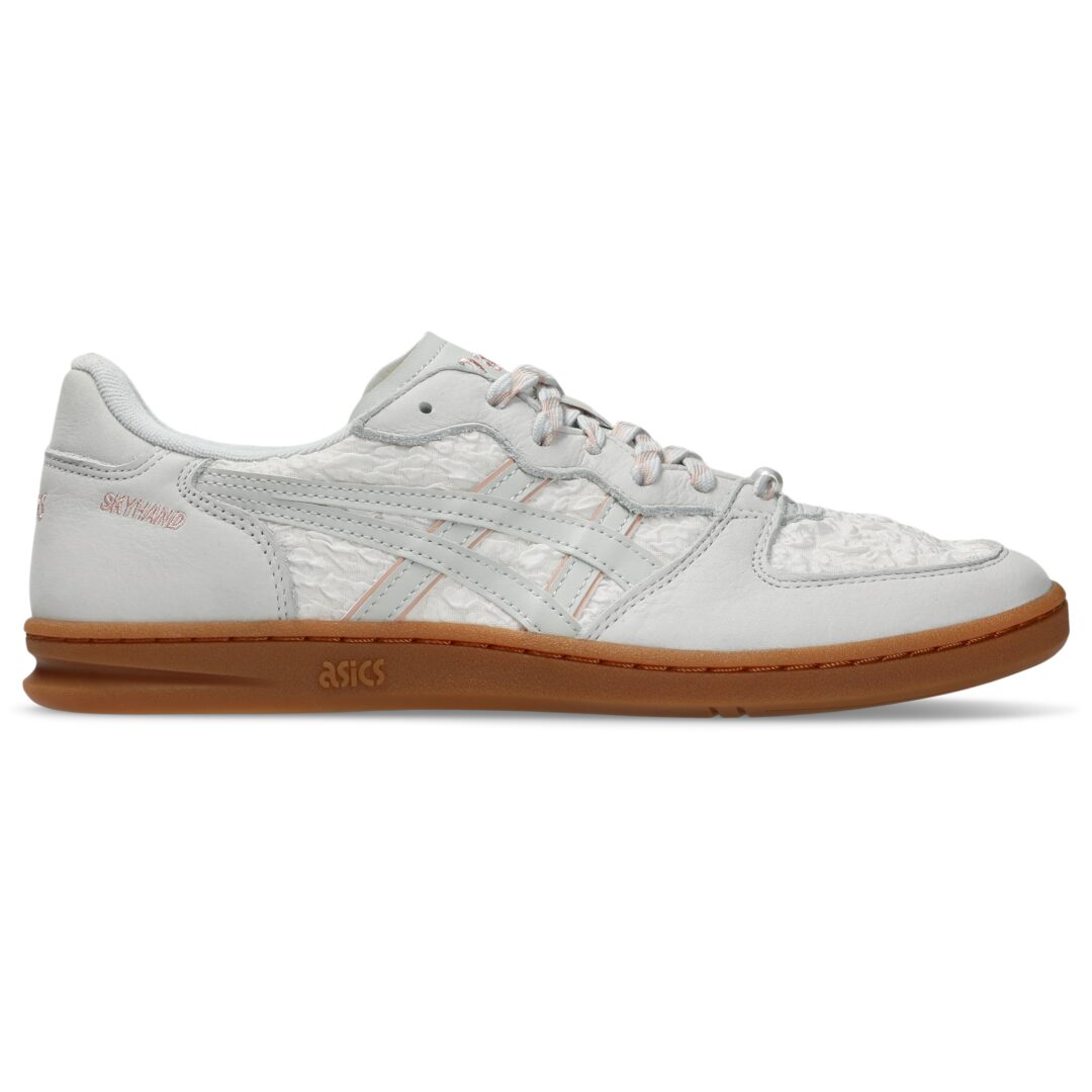 【2026年 3/6 発売】ASICS SKYHAND OG “WHITE/FADED DENIM & BLUSH/GLACIER GREY” (アシックス スカイハンド OG) [1203A880.100/1203A880.700]