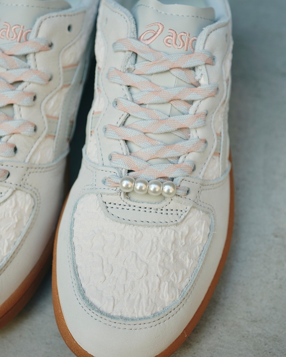 【2026年 3/6 発売】ASICS SKYHAND OG “WHITE/FADED DENIM & BLUSH/GLACIER GREY” (アシックス スカイハンド OG) [1203A880.100/1203A880.700]