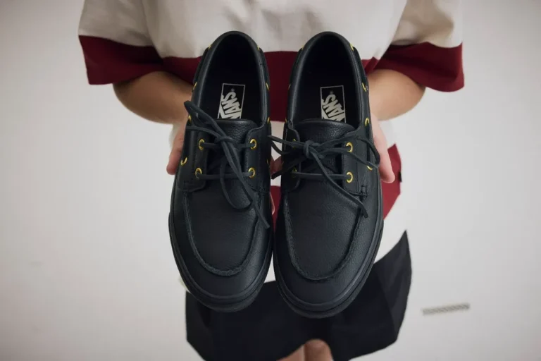 【2026年 2/16 発売】VANS 2-EYELET BOAT SHOE "Leather Black & Tan" (バンズ 2アイレット ボート シューズ "レザー ブラック/タン") [VN000Z11TAN/VN000Z11CJK]
