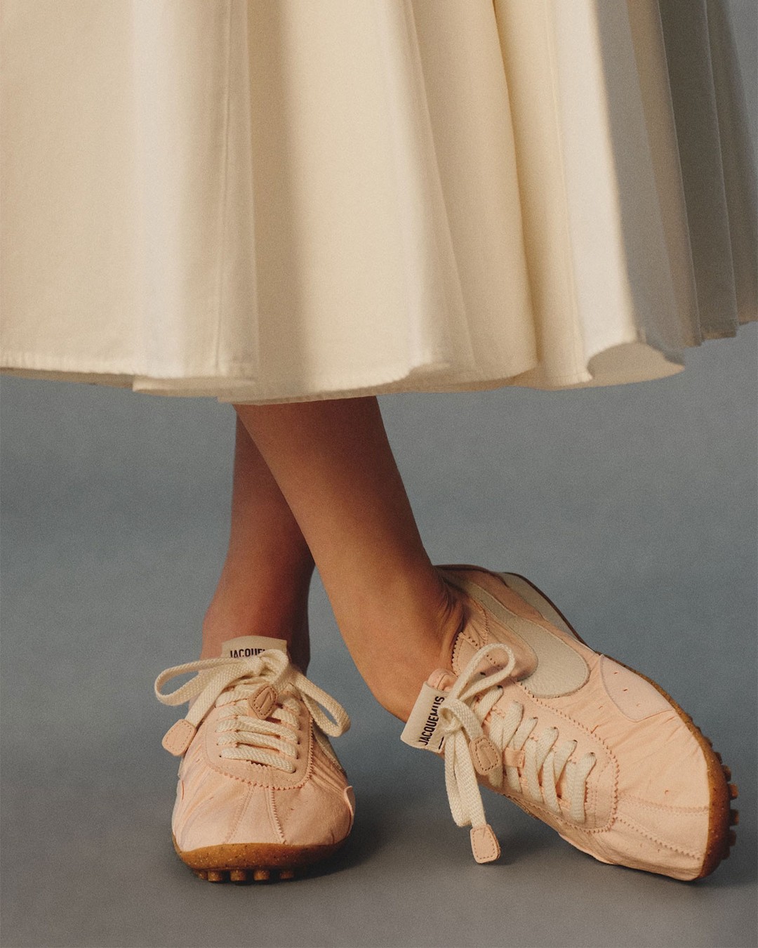 【2026年 春 発売予定】JACQUEMUS × NIKE MOON SHOES 2026 SS (ジャックムス ナイキ ムーンシューズ) [HV8547-002/HV8547-200/HV8547-601]