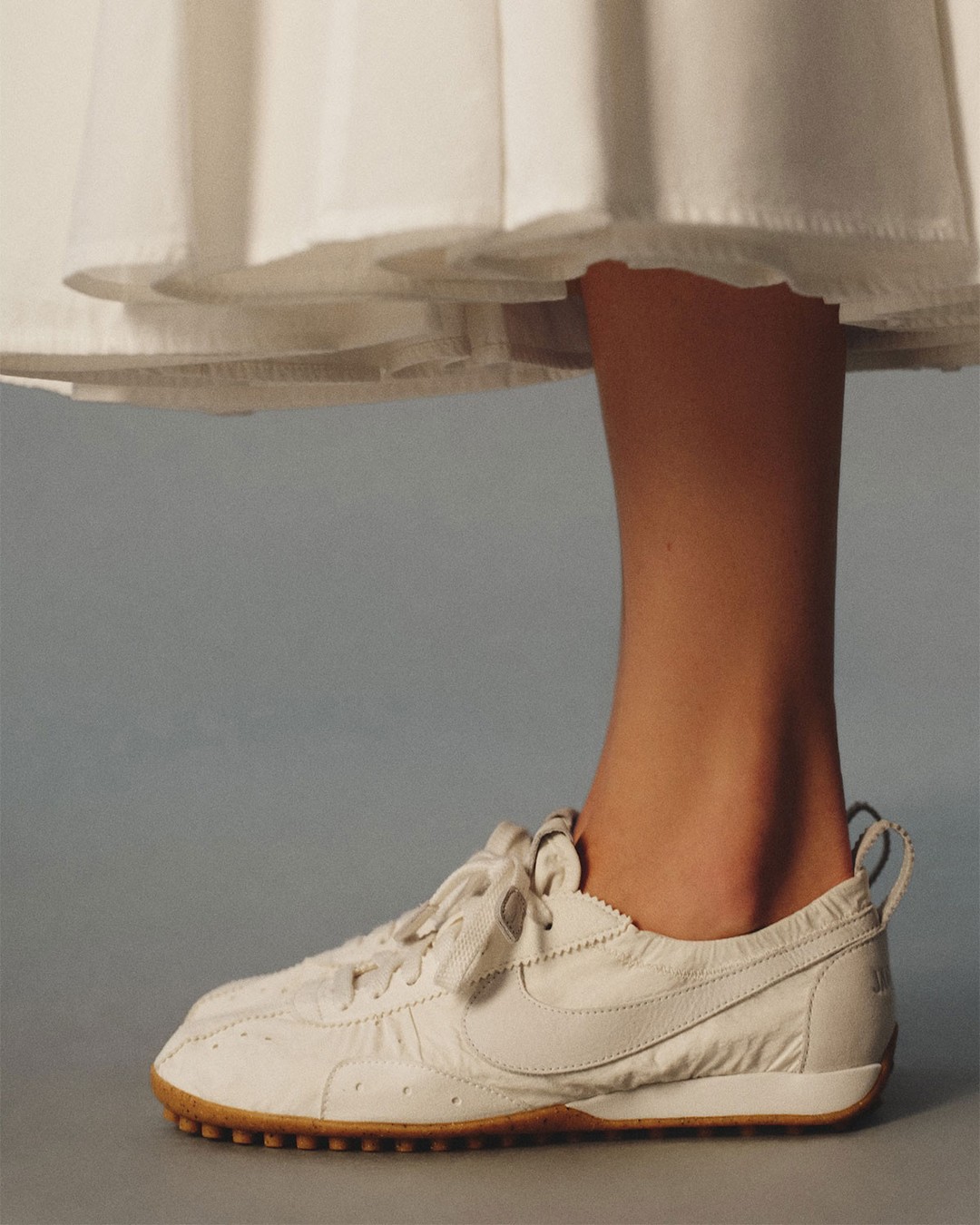 【2026年 春 発売予定】JACQUEMUS × NIKE MOON SHOES 2026 SS (ジャックムス ナイキ ムーンシューズ) [HV8547-002/HV8547-200/HV8547-601]