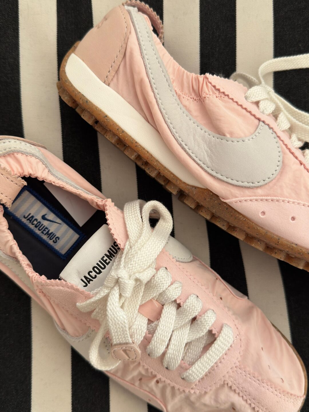 【国内 2026年 3/9 発売】JACQUEMUS × NIKE MOON SHOES 2026 SS (ジャックムス ナイキ ムーンシューズ) [HV8547-002/HV8547-200/HV8547-601]