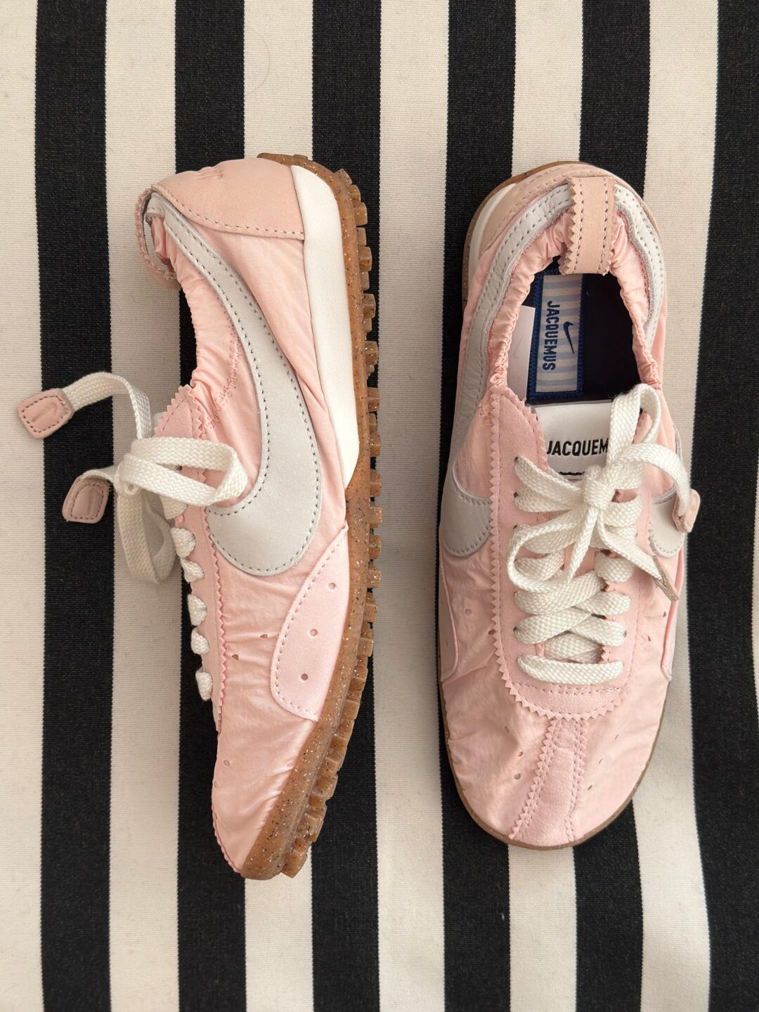 【国内 2026年 3/9 発売】JACQUEMUS × NIKE MOON SHOES 2026 SS (ジャックムス ナイキ ムーンシューズ) [HV8547-002/HV8547-200/HV8547-601]