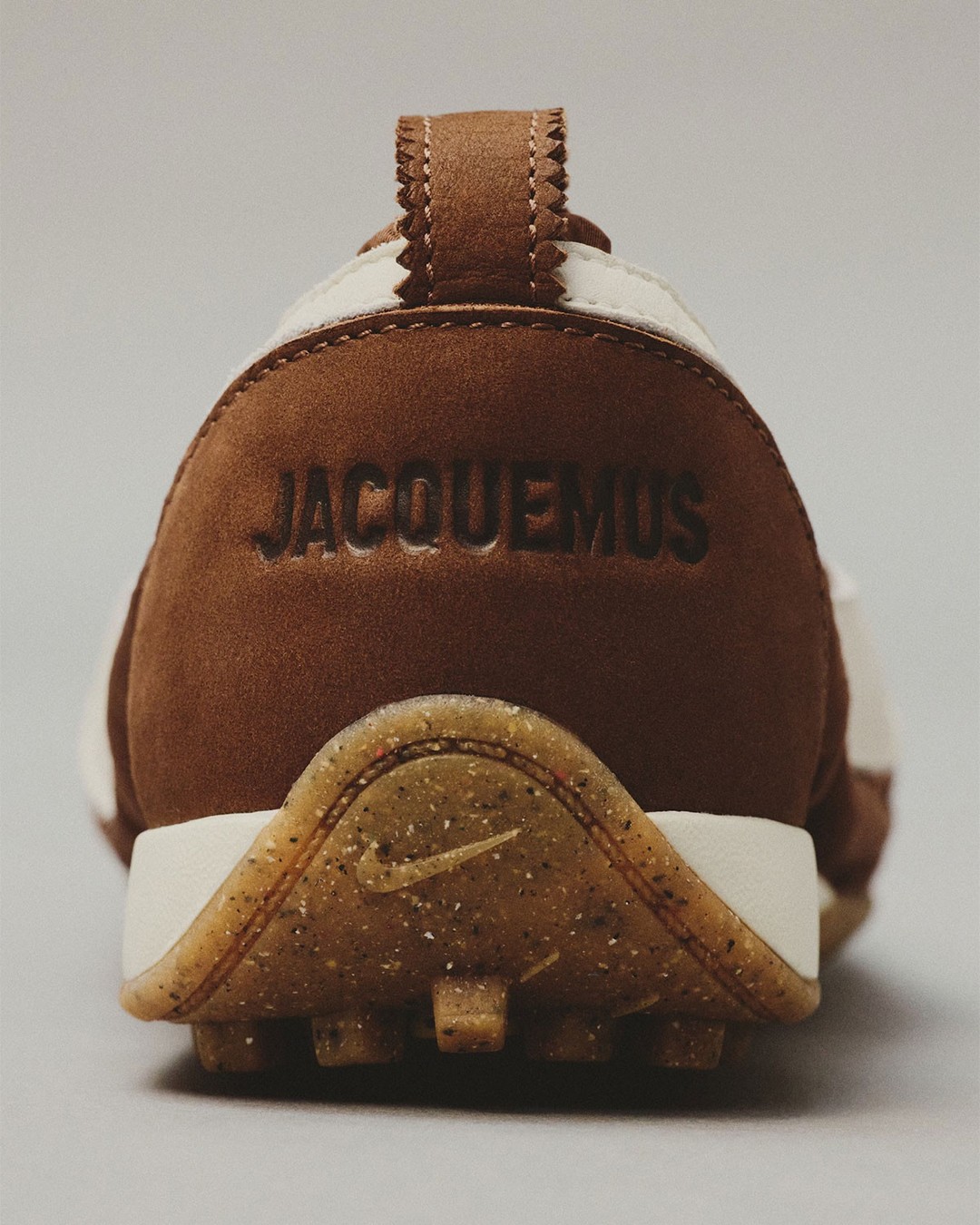 【2026年 春 発売予定】JACQUEMUS × NIKE MOON SHOES 2026 SS (ジャックムス ナイキ ムーンシューズ) [HV8547-002/HV8547-200/HV8547-601]