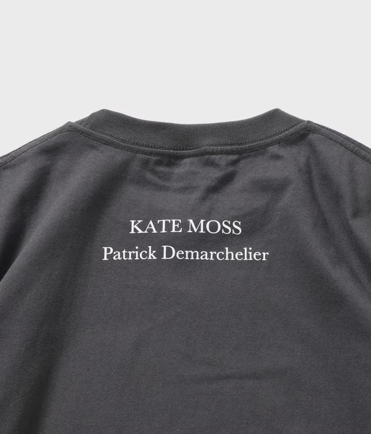 「Kate moss/ケイト・モス」をプリントしたBIOTOP “KateMoss by Patrick Demarchelier” Photo Tee 2026年 春夏モデルが3/14 発売 (ビオトープ)