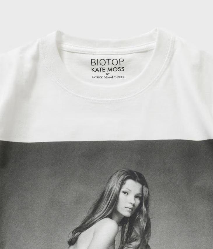 「Kate moss/ケイト・モス」をプリントしたBIOTOP “KateMoss by Patrick Demarchelier” Photo Tee 2026年 春夏モデルが3/14 発売 (ビオトープ)