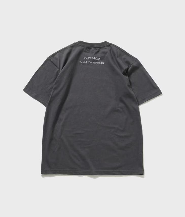 「Kate moss/ケイト・モス」をプリントしたBIOTOP “KateMoss by Patrick Demarchelier” Photo Tee 2026年 春夏モデルが3/14 発売 (ビオトープ)