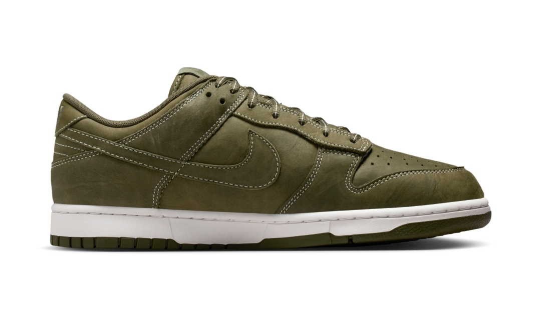 【2026年 2/16 発売】NIKE DUNK LOW QS “Medium Olive/Summit White” (ナイキ ダンク ロー “ミディアムオリーブ/サミットホワイト”) [IO4550-200]