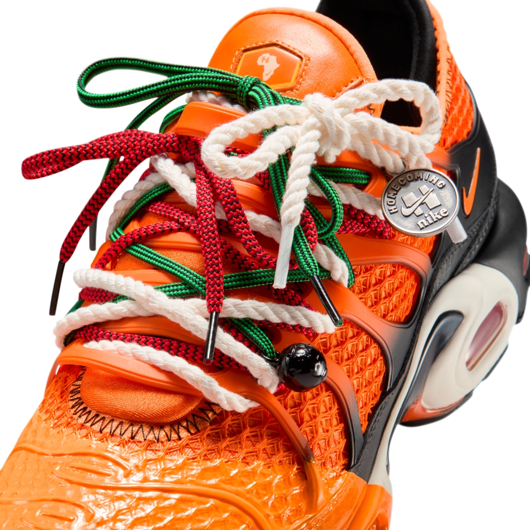 【2026年 発売予定】HOMECOMING FESTIVAL × NIKE AIR MAX PLUS “Black/Safety Orange” (ホームカミング フェスティバル ナイキ エア マックス プラス “ブラック/セフティオレンジ”) [IM4960-001/IM4960-800]