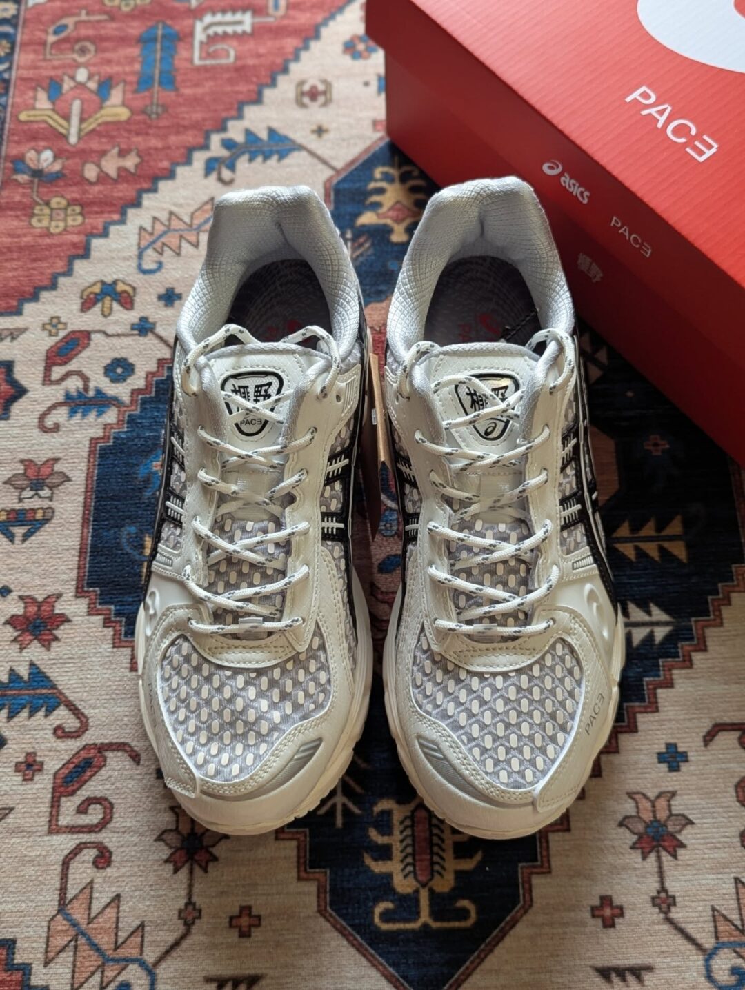 【2026年 3/12 発売】PACE × ASICS GEL-KAYANO 12.1 “Cream/Black” (ペイス アシックス ゲルカヤノ “クリーム/ブラック”) [1203B001.100]