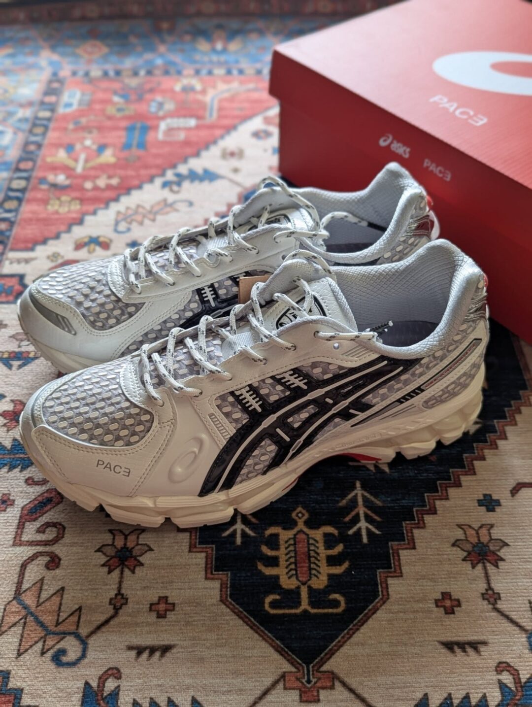 【2026年 3/12 発売】PACE × ASICS GEL-KAYANO 12.1 “Cream/Black” (ペイス アシックス ゲルカヤノ “クリーム/ブラック”) [1203B001.100]