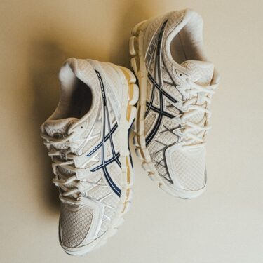 【2026年 3/12 発売】ASICS GEL-KAYANO 20 “Cream/Independence Blue” (アシックス ゲルカヤノ) [1203A388.104]