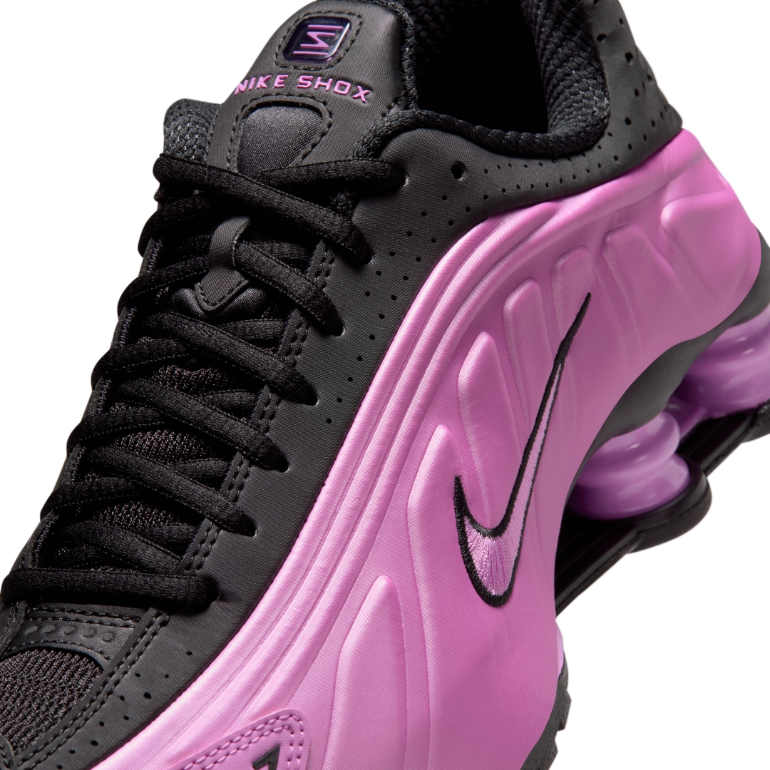【2026年 発売予定】NIKE SHOX R4 “Black/Light Magenta” (ナイキ ショックス “ブラック/ライトマゼンタ”) [AR3565-014]