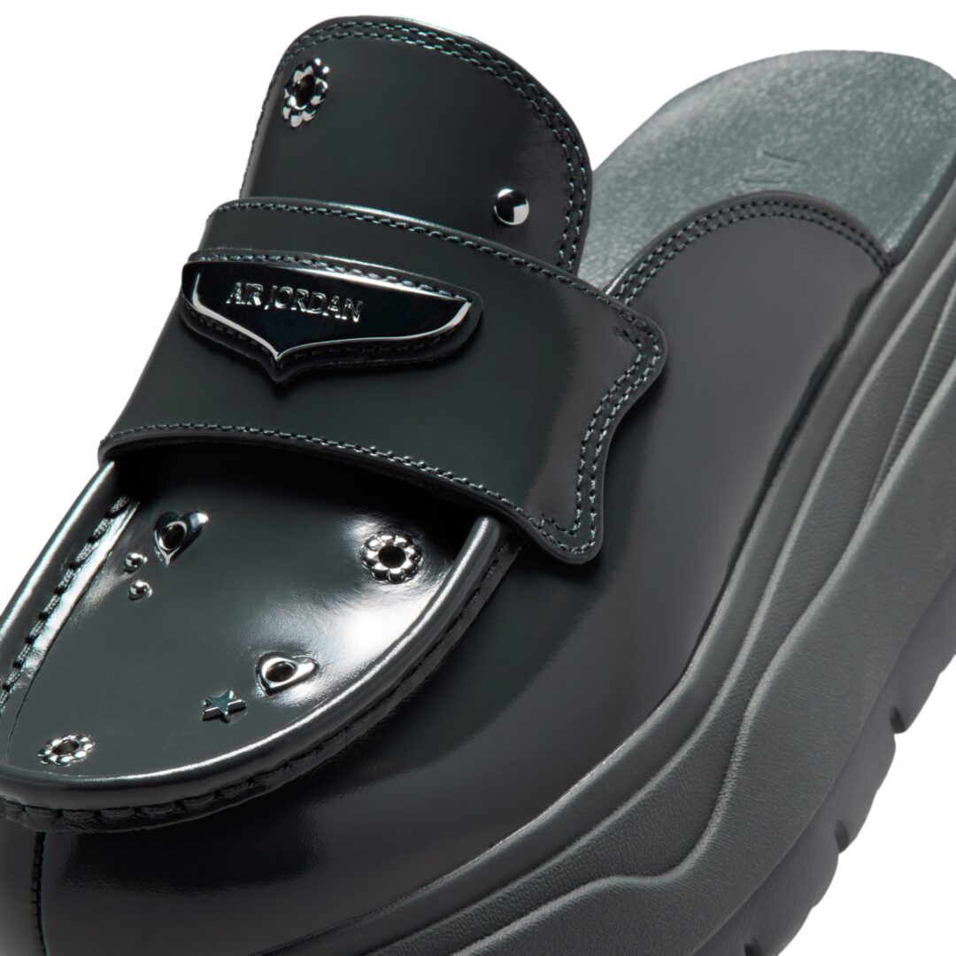 【2026年 3/29 発売】NIKE W AIR JORDAN Loafer Mule “Anthracite/Metallic Silver” (ナイキ エア ジョーダン ローファー ミュール “アンスラサイト/シルバー”) [IO7702-001]