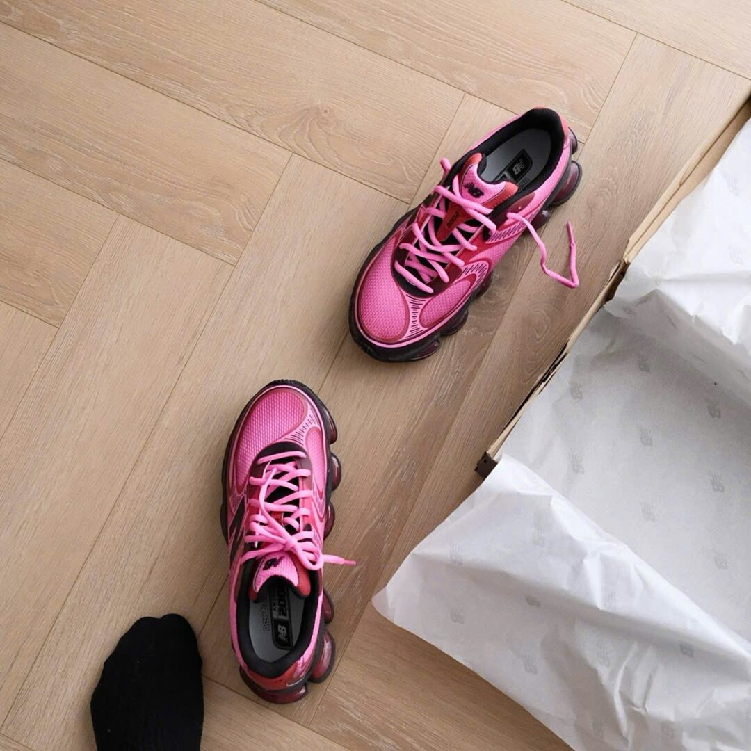 【2026年 発売】New Balance U2000 82I “Pink Heat/Shadow Red” (ニューバランス) [U200082I]