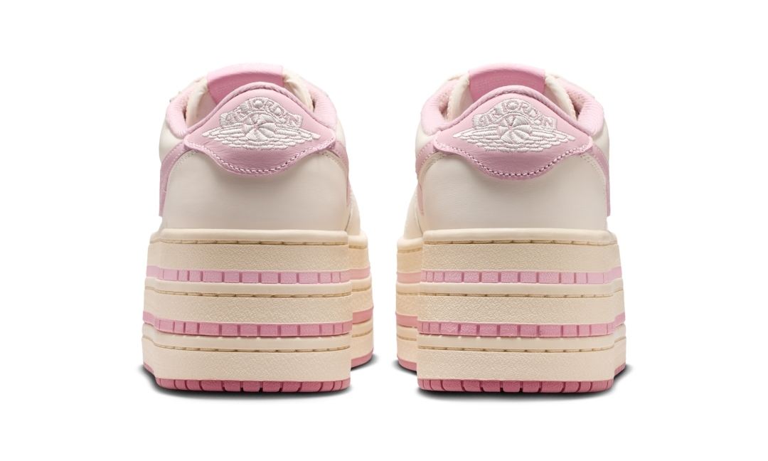 【2026年 4/1 発売】NIKE W AIR JORDAN 1 TRIPLE STACK “Pale Ivory/Muslin/Iced Carmine” (ナイキ エア ジョーダン トリプルスタック “アイボリー/ムスリン”) [HV8288-101]