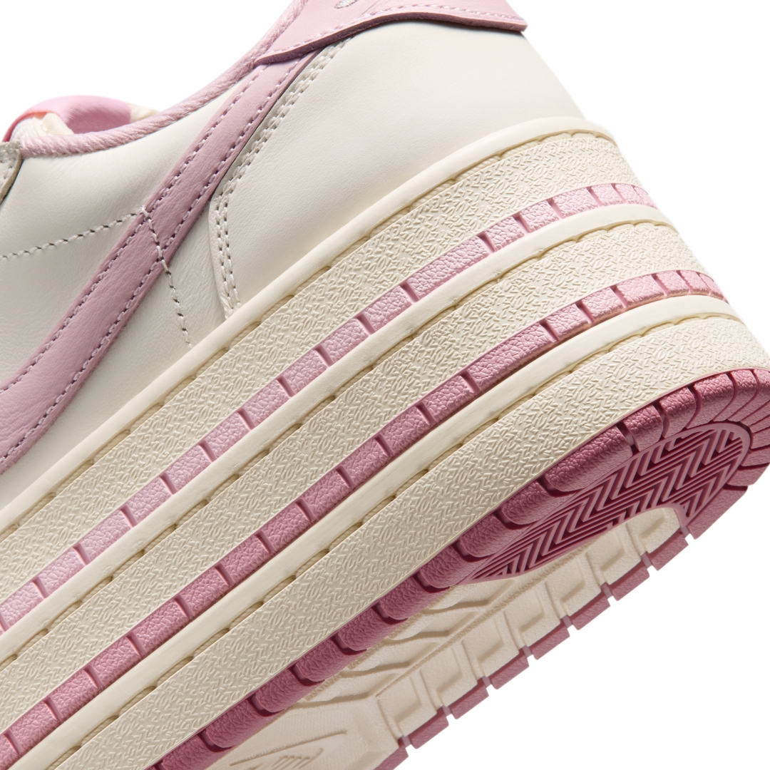 【2026年 4/1 発売】NIKE W AIR JORDAN 1 TRIPLE STACK “Pale Ivory/Muslin/Iced Carmine” (ナイキ エア ジョーダン トリプルスタック “アイボリー/ムスリン”) [HV8288-101]