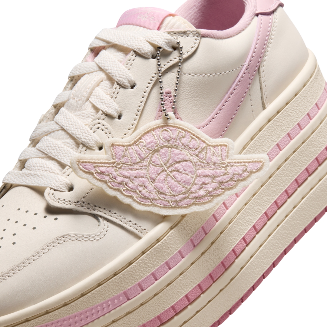 【2026年 4/1 発売】NIKE W AIR JORDAN 1 TRIPLE STACK “Pale Ivory/Muslin/Iced Carmine” (ナイキ エア ジョーダン トリプルスタック “アイボリー/ムスリン”) [HV8288-101]