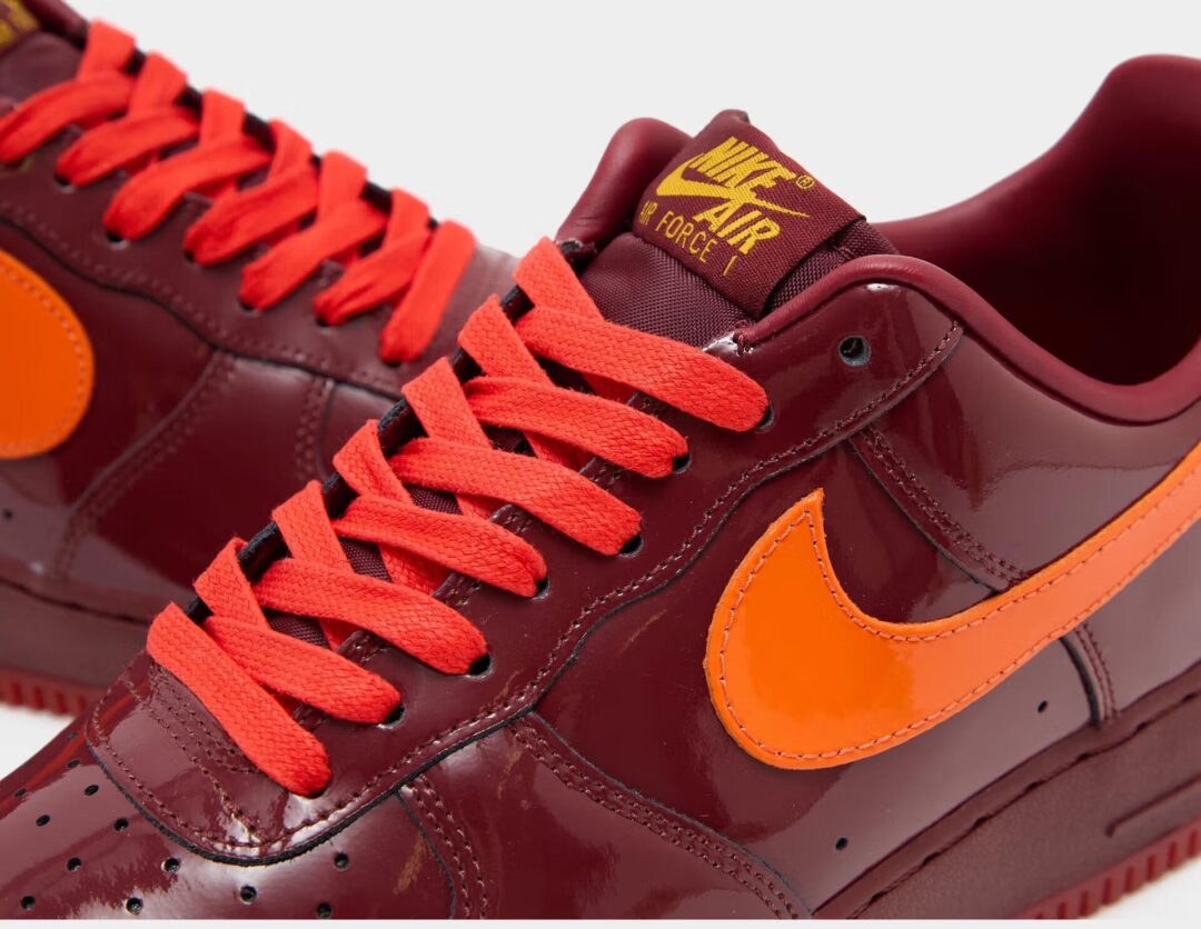 【2026年 発売予定】NIKE AIR FORCE 1 LOW PATENT “Mystic Navy/Dark Team Red/Topaz Gold” (ナイキ エア フォース 1 ロー パテント “ネイビー/レッド/ゴールド”) [IO4489-400/IO4489-601/IO4489-700]