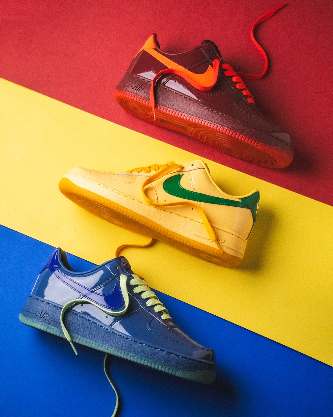 【2026年 発売予定】NIKE AIR FORCE 1 LOW PATENT “Mystic Navy/Dark Team Red/Topaz Gold” (ナイキ エア フォース 1 ロー パテント “ネイビー/レッド/ゴールド”) [IO4489-400/IO4489-601/IO4489-700]