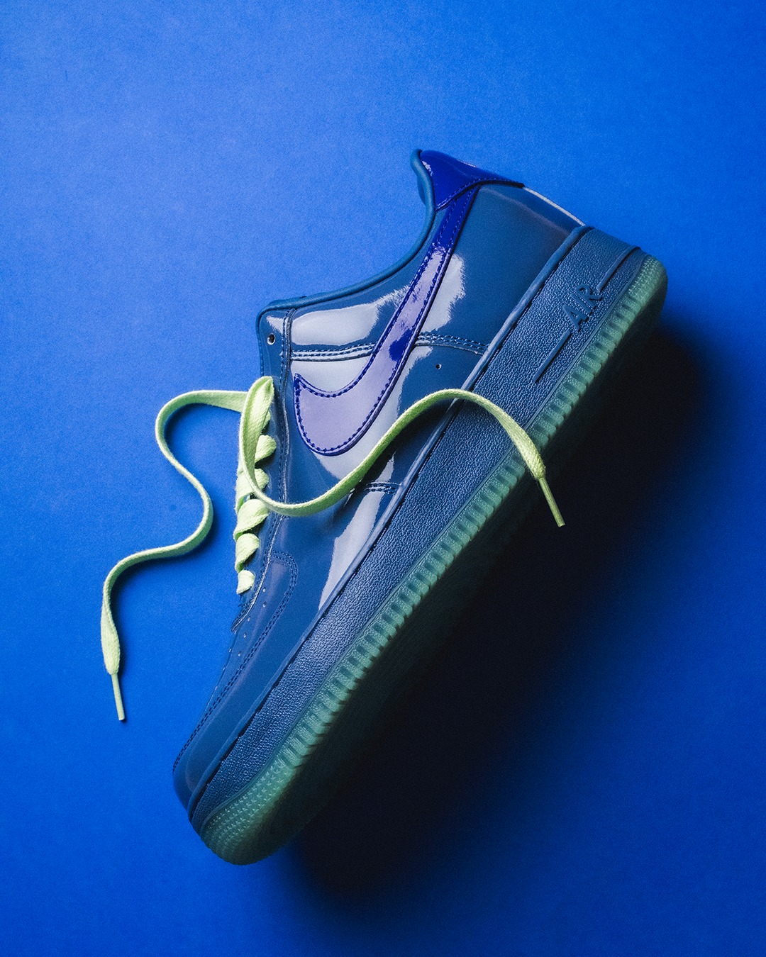 【2026年 4/4 発売】NIKE AIR FORCE 1 LOW PATENT “Mystic Navy/Dark Team Red/Topaz Gold” (ナイキ エア フォース 1 ロー パテント “ネイビー/レッド/ゴールド”) [IO4489-400/IO4489-601/IO4489-700]