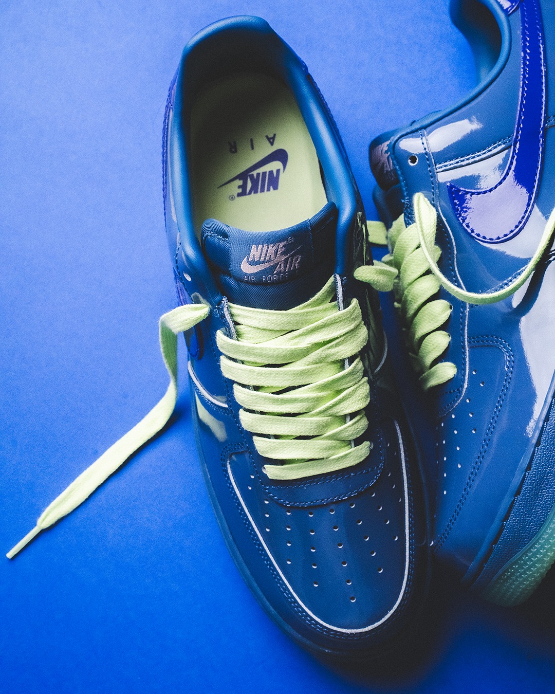 【2026年 4/4 発売】NIKE AIR FORCE 1 LOW PATENT “Mystic Navy/Dark Team Red/Topaz Gold” (ナイキ エア フォース 1 ロー パテント “ネイビー/レッド/ゴールド”) [IO4489-400/IO4489-601/IO4489-700]