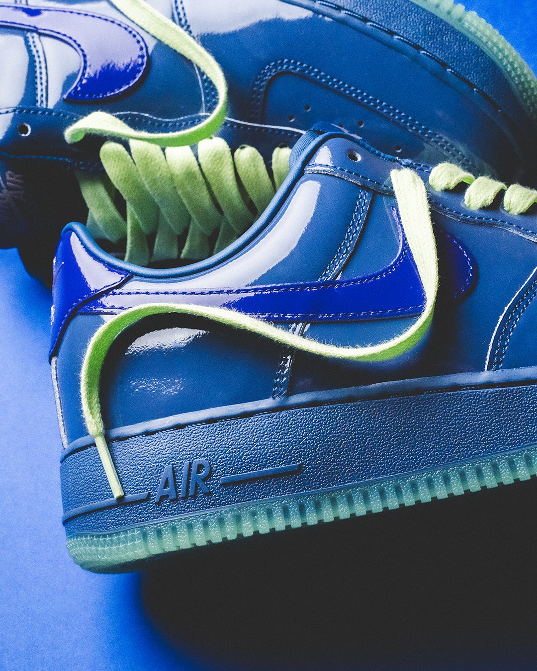 【2026年 4/4 発売】NIKE AIR FORCE 1 LOW PATENT “Mystic Navy/Dark Team Red/Topaz Gold” (ナイキ エア フォース 1 ロー パテント “ネイビー/レッド/ゴールド”) [IO4489-400/IO4489-601/IO4489-700]