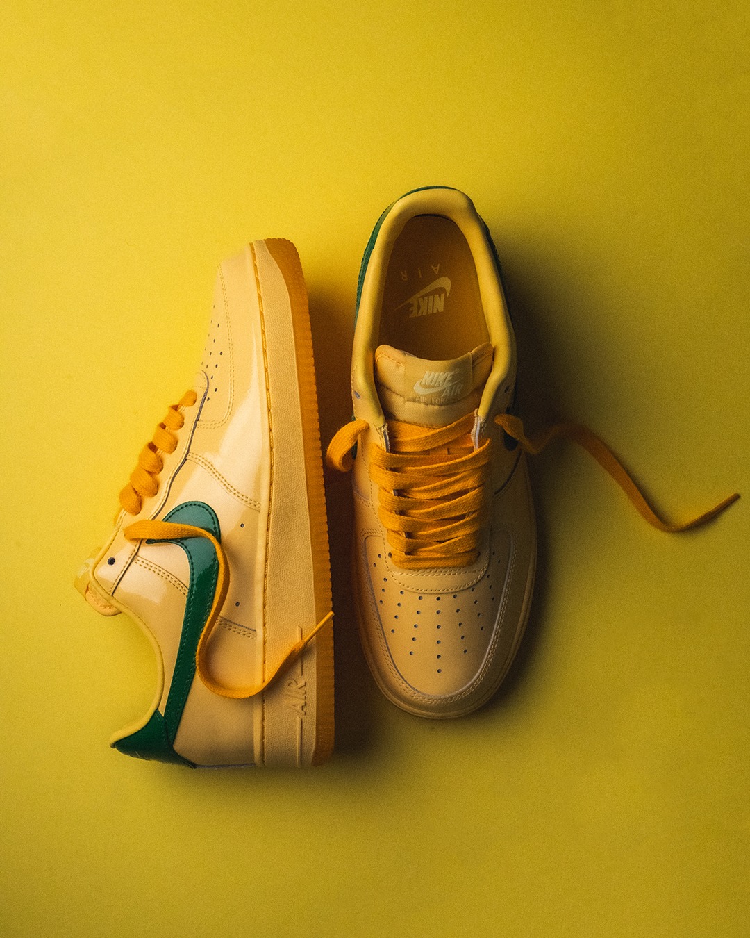 【2026年 4/4 発売】NIKE AIR FORCE 1 LOW PATENT “Mystic Navy/Dark Team Red/Topaz Gold” (ナイキ エア フォース 1 ロー パテント “ネイビー/レッド/ゴールド”) [IO4489-400/IO4489-601/IO4489-700]