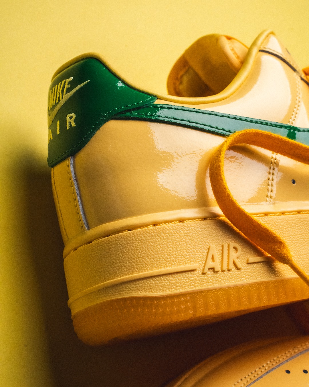 【2026年 4/4 発売】NIKE AIR FORCE 1 LOW PATENT “Mystic Navy/Dark Team Red/Topaz Gold” (ナイキ エア フォース 1 ロー パテント “ネイビー/レッド/ゴールド”) [IO4489-400/IO4489-601/IO4489-700]