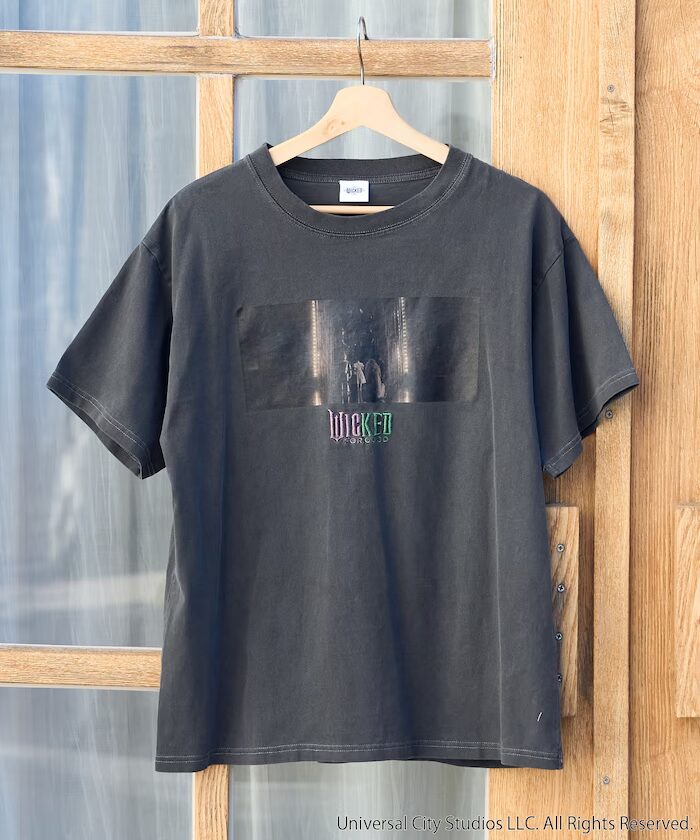 映画「ウィキッド 永遠の約束」とのスペシャルデザインTシャツが2026年 3月下旬 発売 (FREAK’S STORE フリークスストア WICKED)
