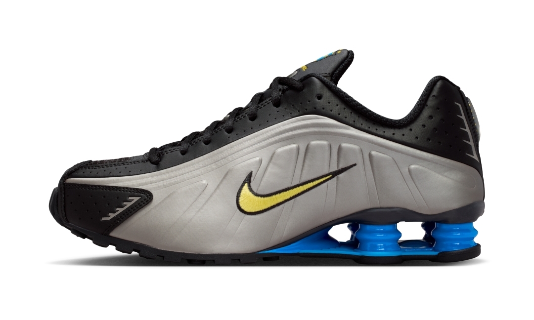 【2026年 3/24 発売】NIKE SHOX R4 “Brazil/Black/Metallic Pewter” (ナイキ ショックス “ブラジル/ブラック/メタリックピューター”) [IO8134-001]
