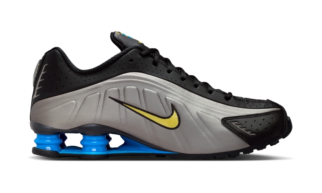 【2026年 3/24 発売】NIKE SHOX R4 “Brazil/Black/Metallic Pewter” (ナイキ ショックス “ブラジル/ブラック/メタリックピューター”) [IO8134-001]