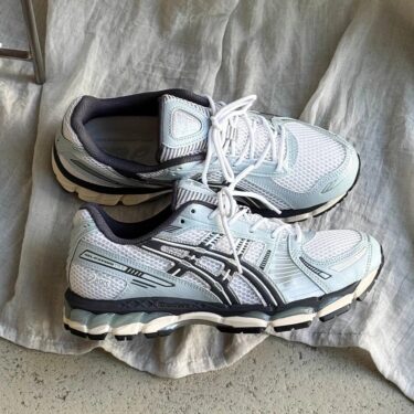 【2026年 3/26 発売】ASICS GEL-KAYANO 12.1 “White/Carrier Grey” (アシックス ゲルカヤノ) [1203A759.103]