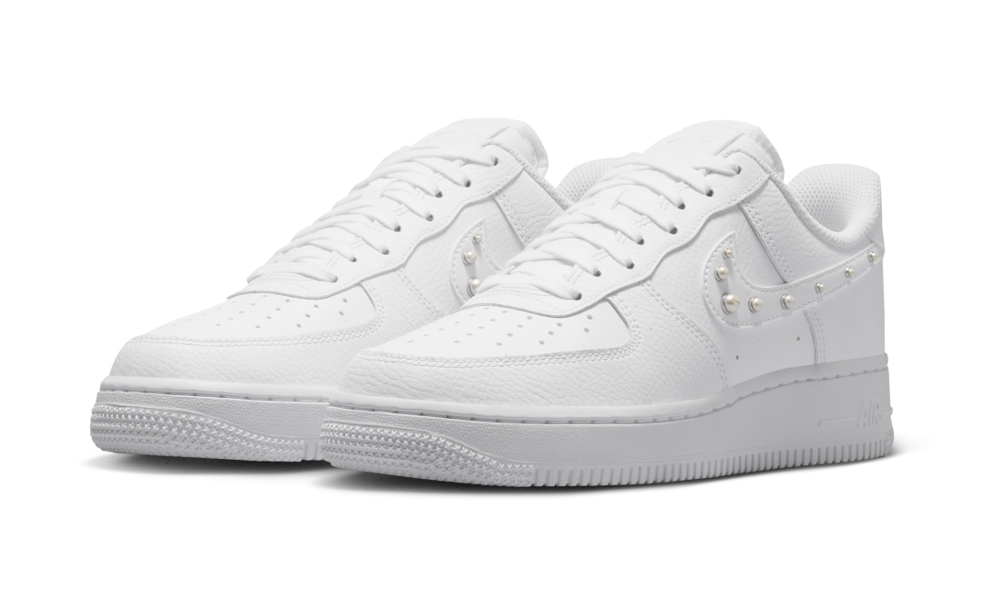 【2026年 4/1 発売予定】NIKE AIR FORCE 1 LOW “Pearl Swoosh/White/Metallic Silver” (ナイキ エア フォース 1 ロー “パールスウッシュ/ホワイト/メタリックシルバー”) [IU7557-100]