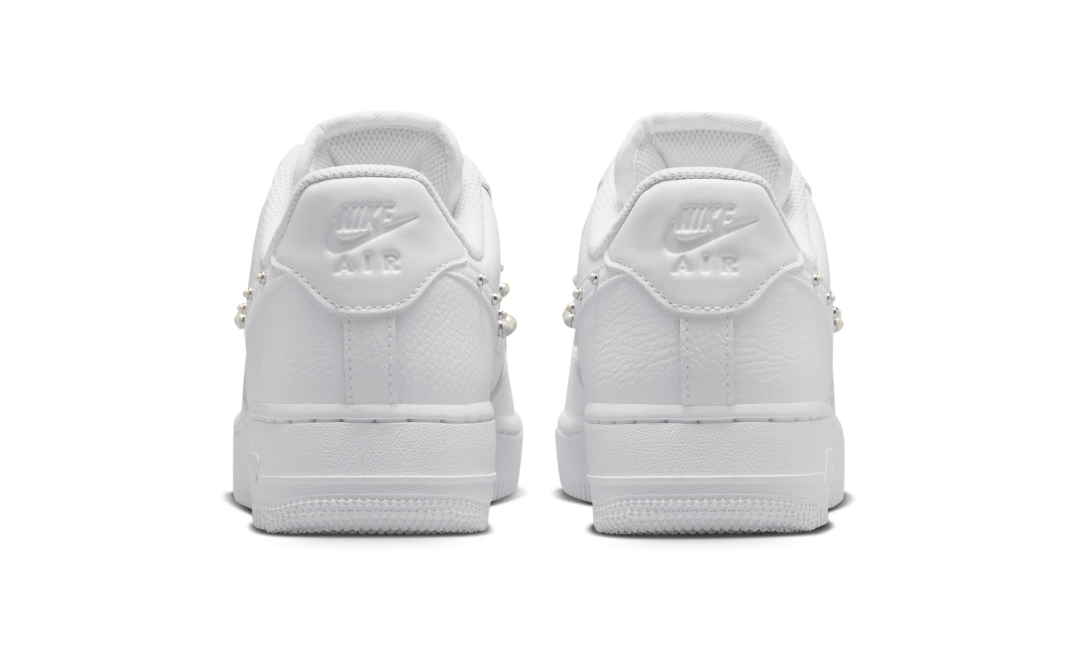 【2026年 4/1 発売予定】NIKE AIR FORCE 1 LOW “Pearl Swoosh/White/Metallic Silver” (ナイキ エア フォース 1 ロー “パールスウッシュ/ホワイト/メタリックシルバー”) [IU7557-100]