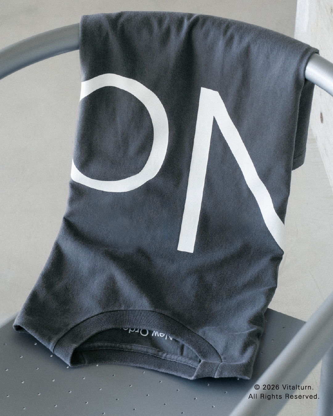 ロックバンド「New Order」と「bonjour records」のオフィシャルTシャツが2026年 3/14 発売 (ニューオーダー ボンジュール レコード)