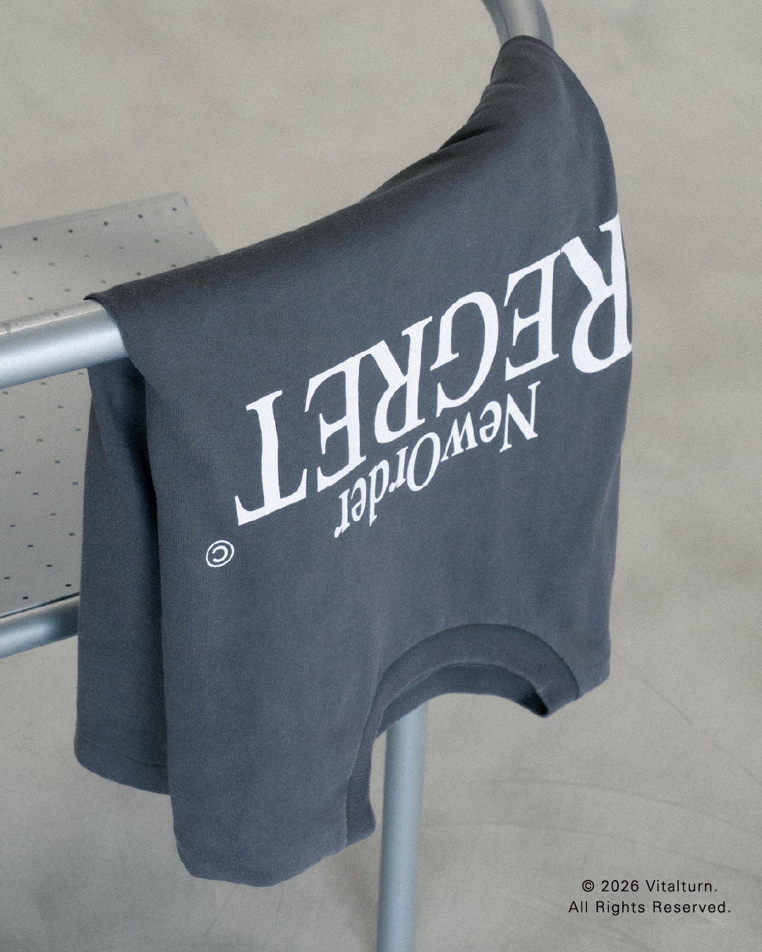 ロックバンド「New Order」と「bonjour records」のオフィシャルTシャツが2026年 3/14 発売 (ニューオーダー ボンジュール レコード)