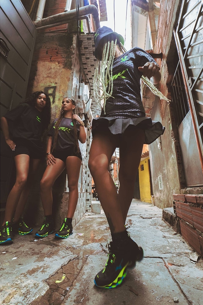 【2026年 3/21 発売】VRUNK × Mizuno WAVE PROPHECY 13.2 “Black/Light Blue/Yellow” (ブランク ミズノ ウェーブ プロフェシー) [D1GD2618-01]