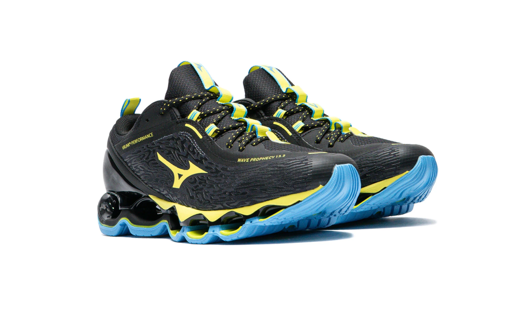 【2026年 3/21 発売】VRUNK × Mizuno WAVE PROPHECY 13.2 “Black/Light Blue/Yellow” (ブランク ミズノ ウェーブ プロフェシー) [D1GD2618-01]