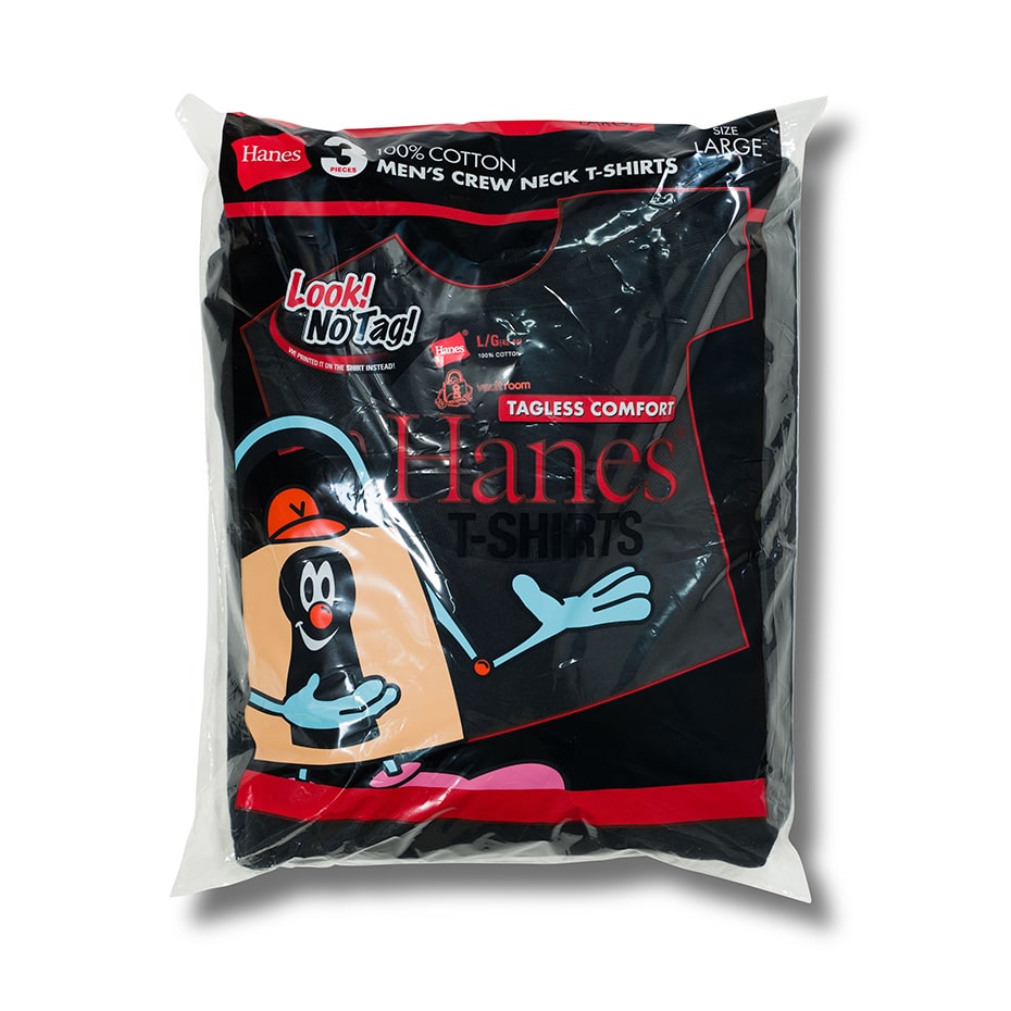 Hanes × 招待制のゲーミングコミュニティ「vaultroom / ボルトルーム」コラボ赤ラベルクルーネックTシャツが2026年 3/24 発売 (ヘインズ)