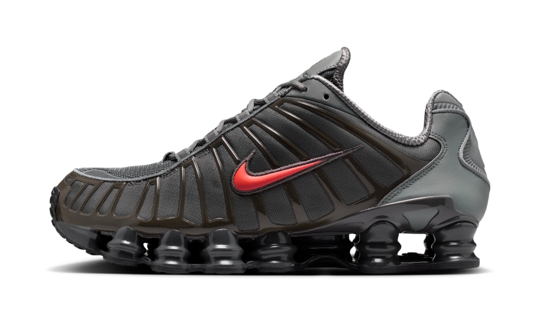 【2026年 4/1 発売】NIKE SHOX TL SE “Smoke Grey/Bright Crimson” (ナイキ ショックス TL “スモークグレー/ブライトクリムゾン”) [IQ6599-003]