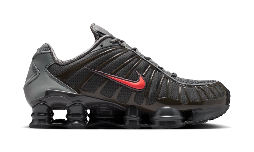 【2026年 4/1 発売】NIKE SHOX TL SE “Smoke Grey/Bright Crimson” (ナイキ ショックス TL “スモークグレー/ブライトクリムゾン”) [IQ6599-003]