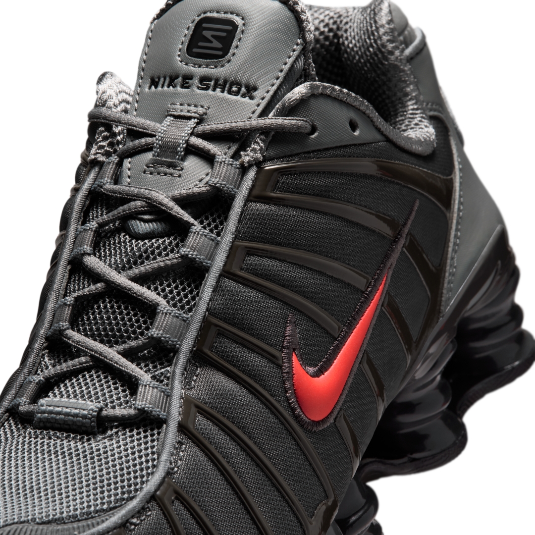 【2026年 4/1 発売】NIKE SHOX TL SE “Smoke Grey/Bright Crimson” (ナイキ ショックス TL “スモークグレー/ブライトクリムゾン”) [IQ6599-003]