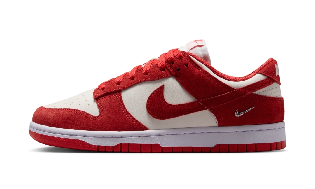 【2026年 5月 発売予定】NIKE DUNK LOW “Sail/Light Crimson” (ナイキ ダンク ロー “セイル/ライトクリムゾン”) [IO4244-103]