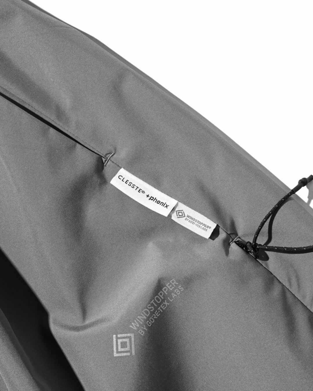 CLESSTE × Plus Phenix 2026 SS 別注 “WINDSTOPPER by GORE-TEX LABS CITY BARREL LEG PANTS”が4/1 発売 (クレスト プラスフェニックス ゴアテックス ウィンドストッパー パンツ)