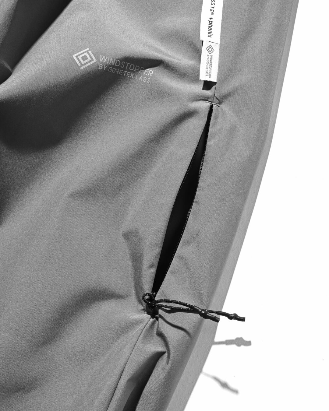 CLESSTE × Plus Phenix 2026 SS 別注 “WINDSTOPPER by GORE-TEX LABS CITY BARREL LEG PANTS”が4/1 発売 (クレスト プラスフェニックス ゴアテックス ウィンドストッパー パンツ)