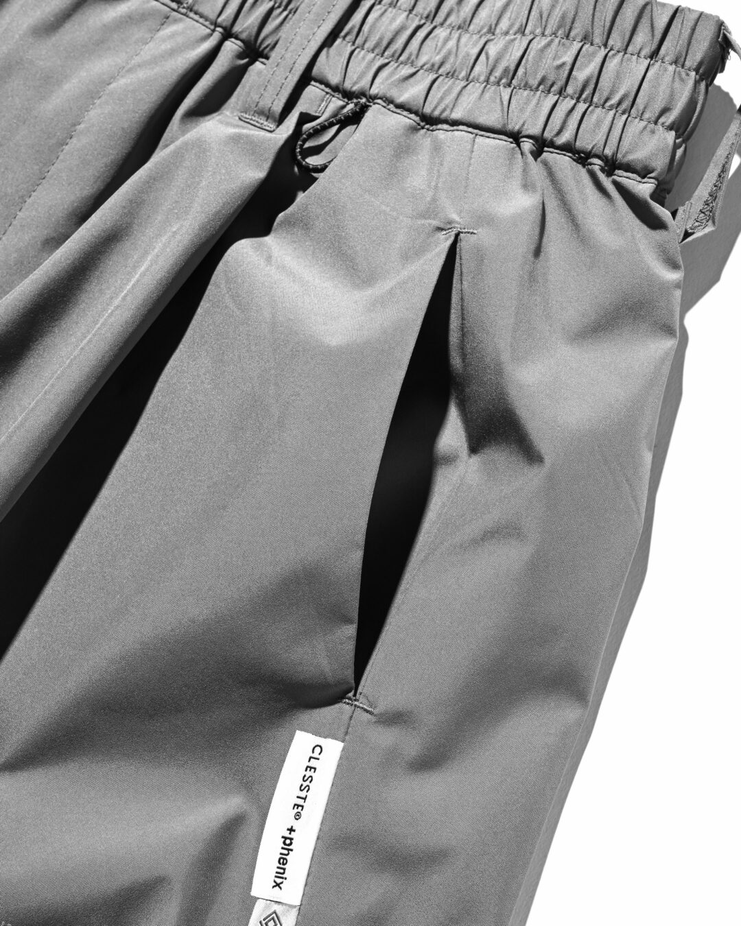 CLESSTE × Plus Phenix 2026 SS 別注 “WINDSTOPPER by GORE-TEX LABS CITY BARREL LEG PANTS”が4/1 発売 (クレスト プラスフェニックス ゴアテックス ウィンドストッパー パンツ)