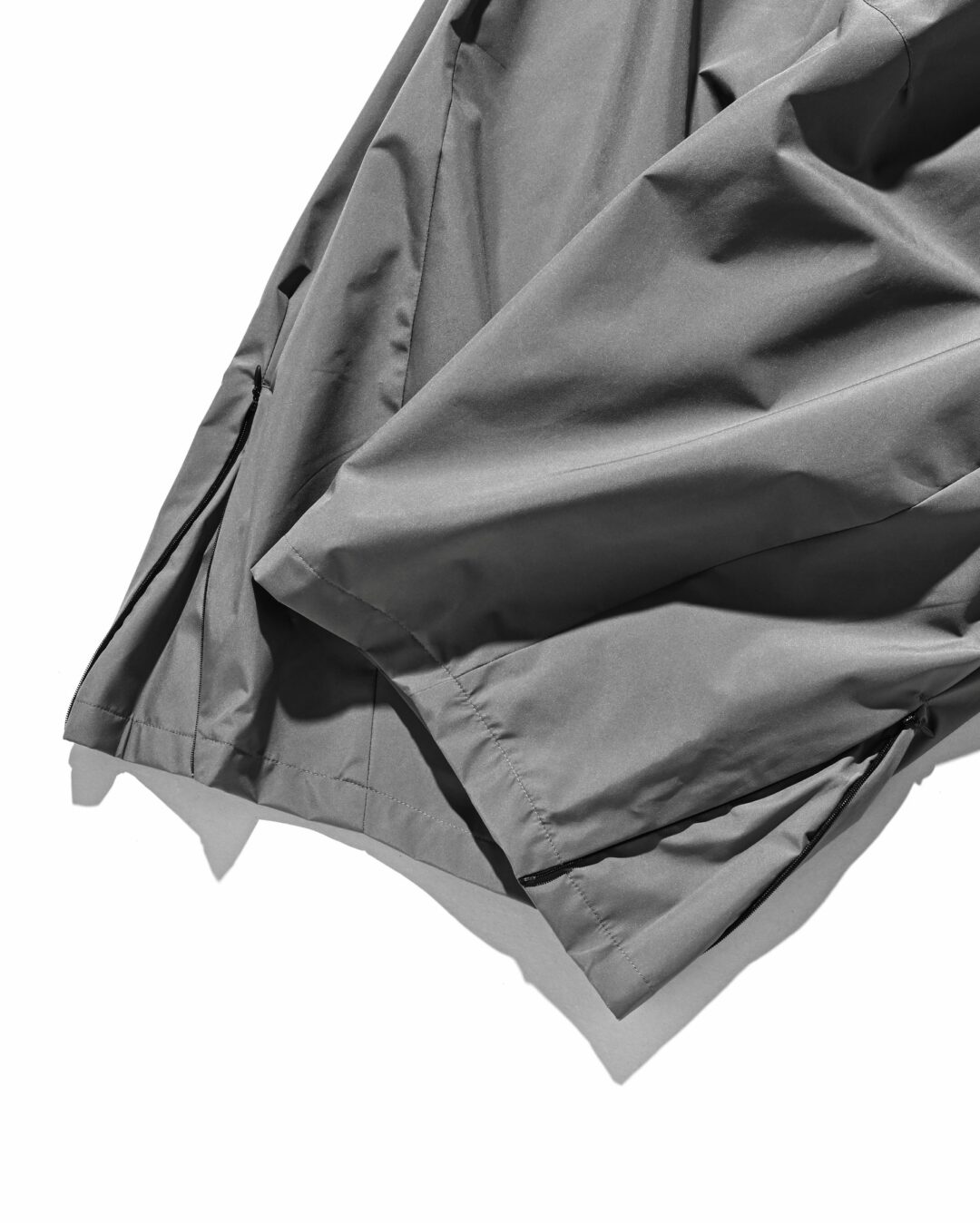 CLESSTE × Plus Phenix 2026 SS 別注 “WINDSTOPPER by GORE-TEX LABS CITY BARREL LEG PANTS”が4/1 発売 (クレスト プラスフェニックス ゴアテックス ウィンドストッパー パンツ)